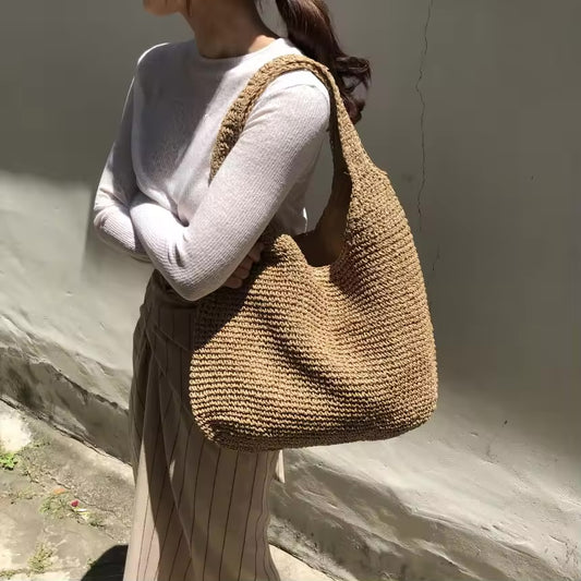 Strandtasche aus Naturmaterialien in sommerlichem Design, ideal für Urlaub und Alltag. Sommer 2025 - Timefinity