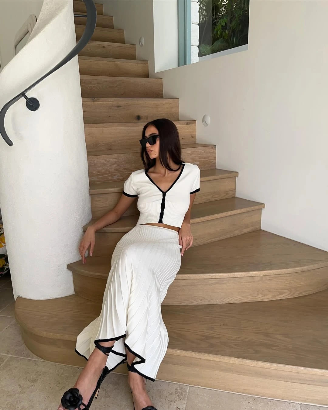 Weißes Sommer-Set für Damen mit Crop-Top und langem, fließendem Rock – perfekt für Urlaub und Alltag / Timefinity