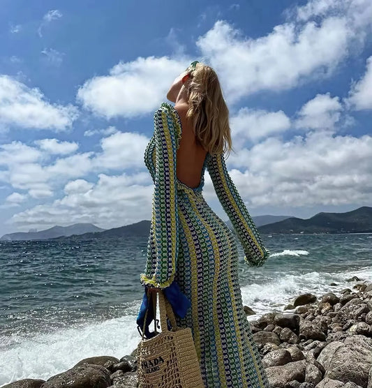 Farbintensives, bodenlanges Sommerkleid für Damen in Blau, Grün und Gelb – leichtes Material, lockerer Schnitt, ideal für Strandtage und warme Sommertage.